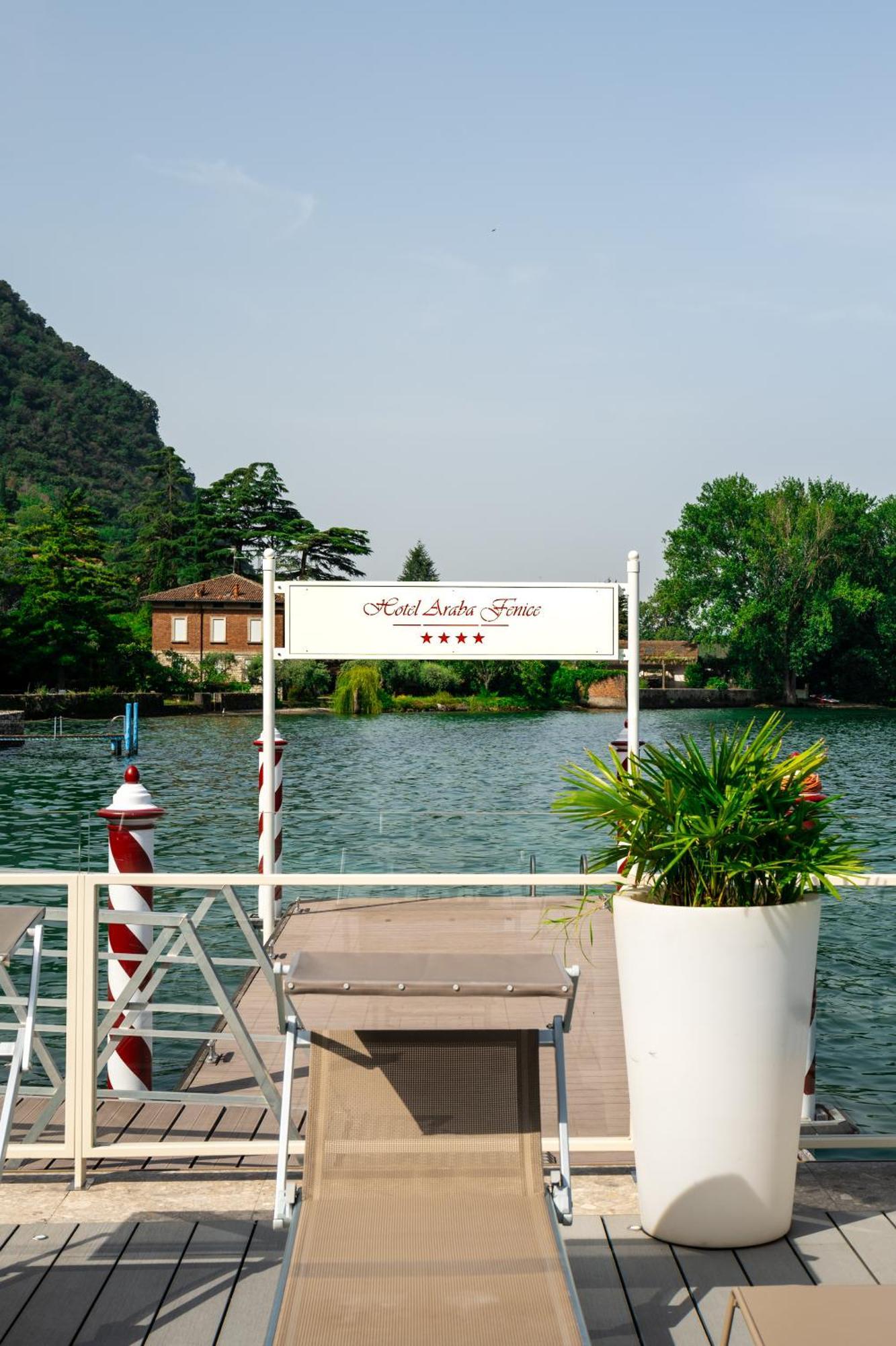 Araba Fenice Hotel Iseo Bagian luar foto