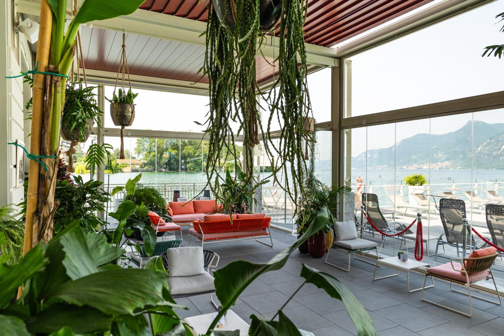 Araba Fenice Hotel Iseo Bagian luar foto