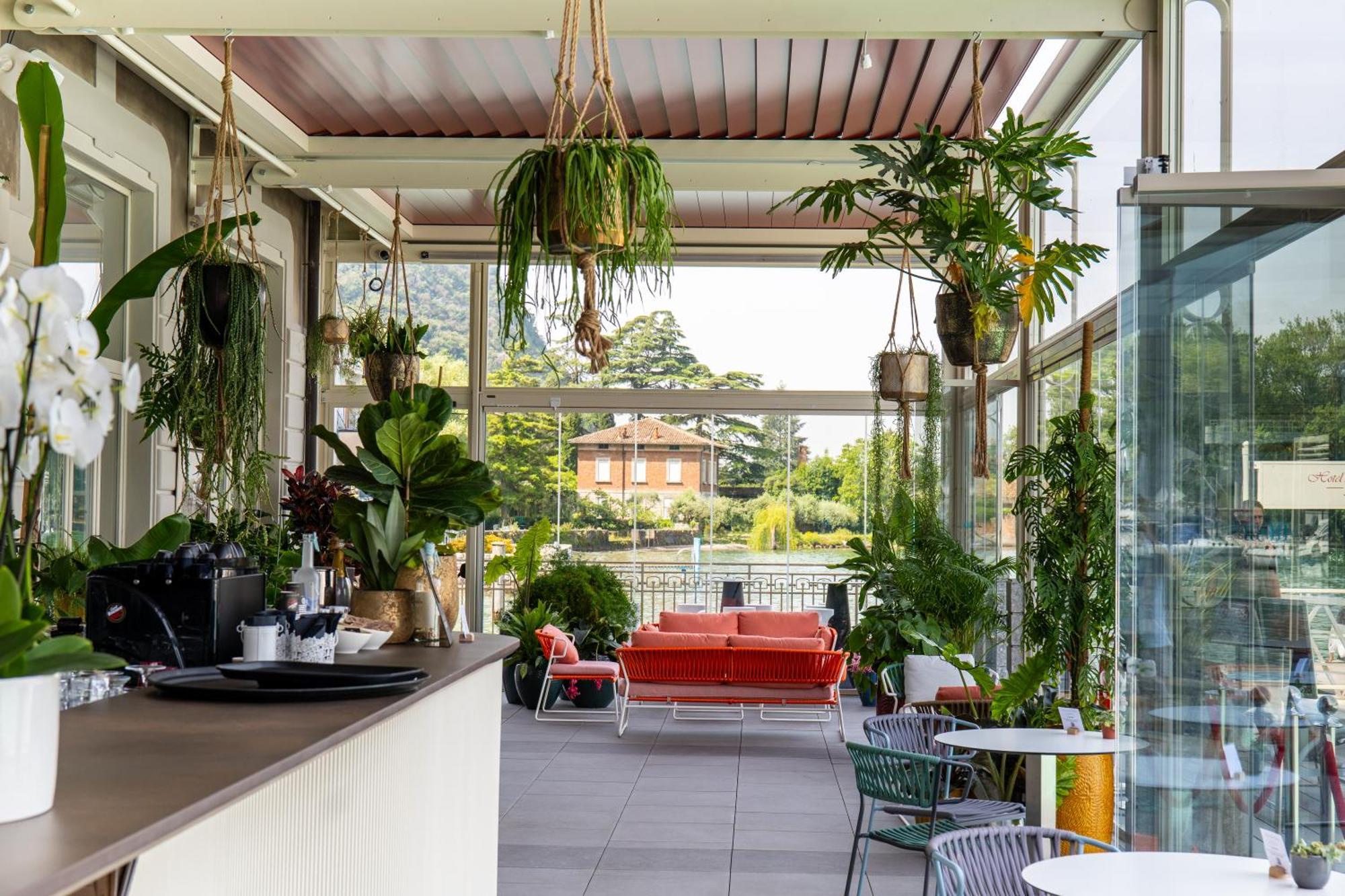 Araba Fenice Hotel Iseo Bagian luar foto