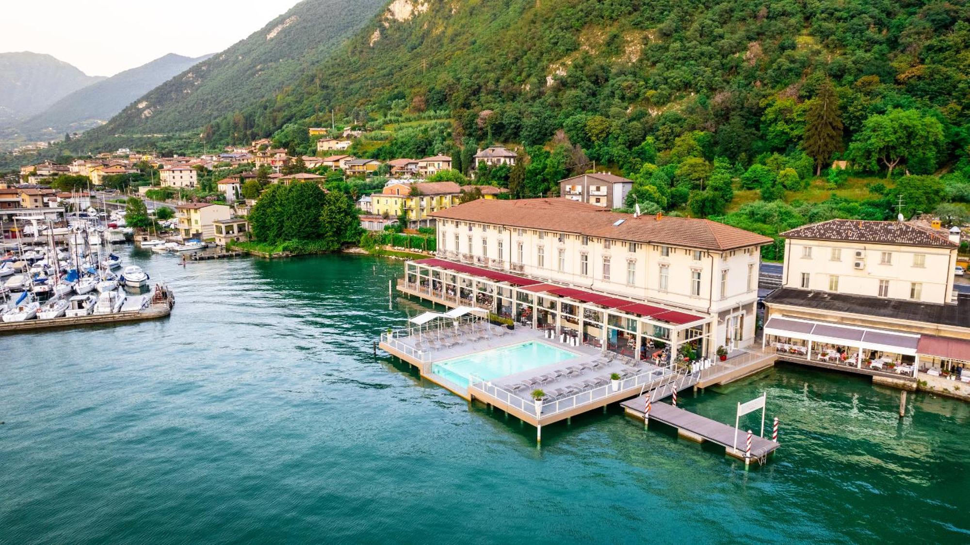 Araba Fenice Hotel Iseo Bagian luar foto
