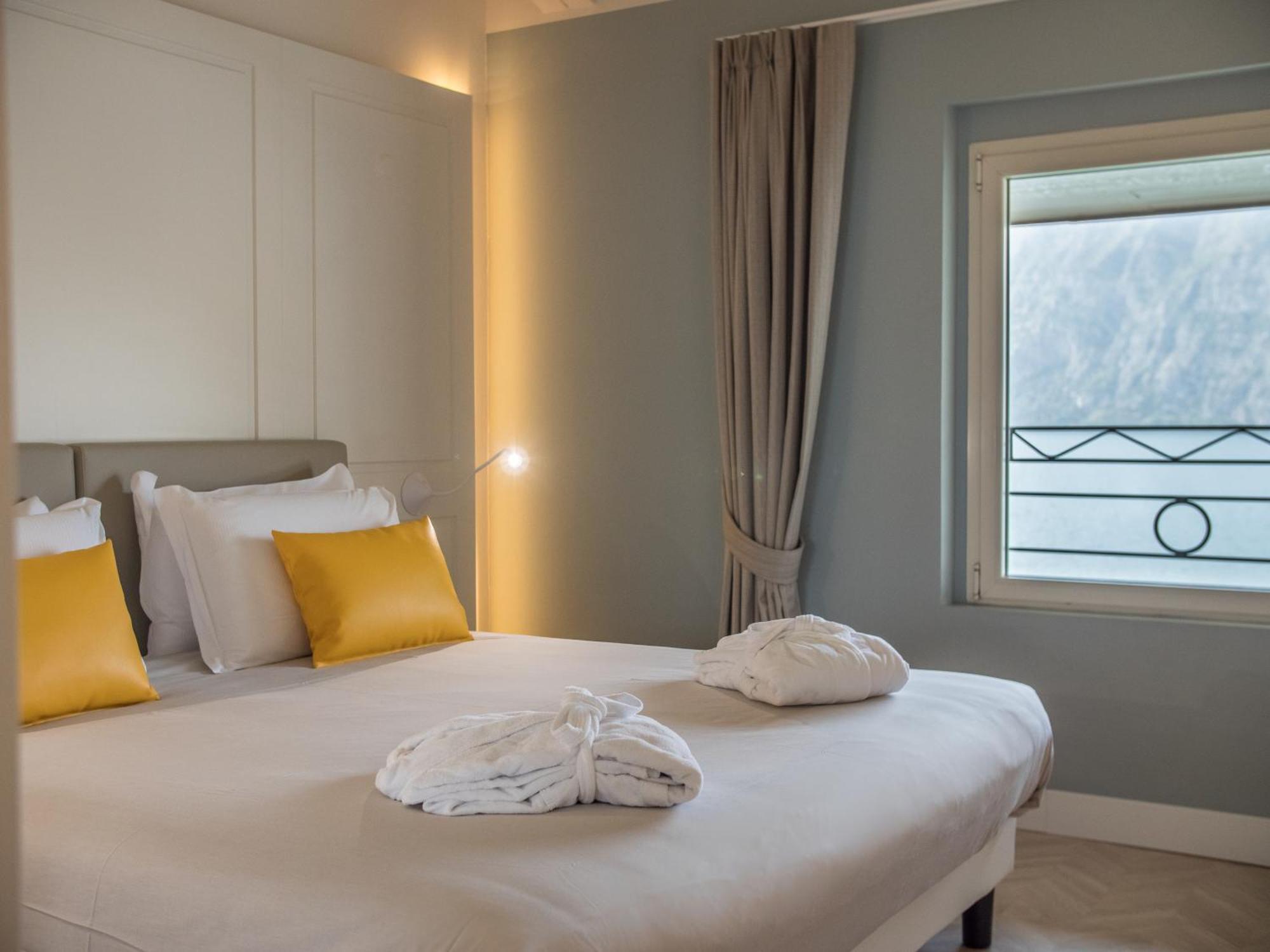Araba Fenice Hotel Iseo Bagian luar foto
