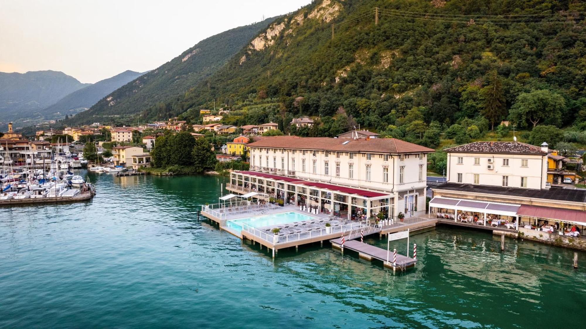 Araba Fenice Hotel Iseo Bagian luar foto