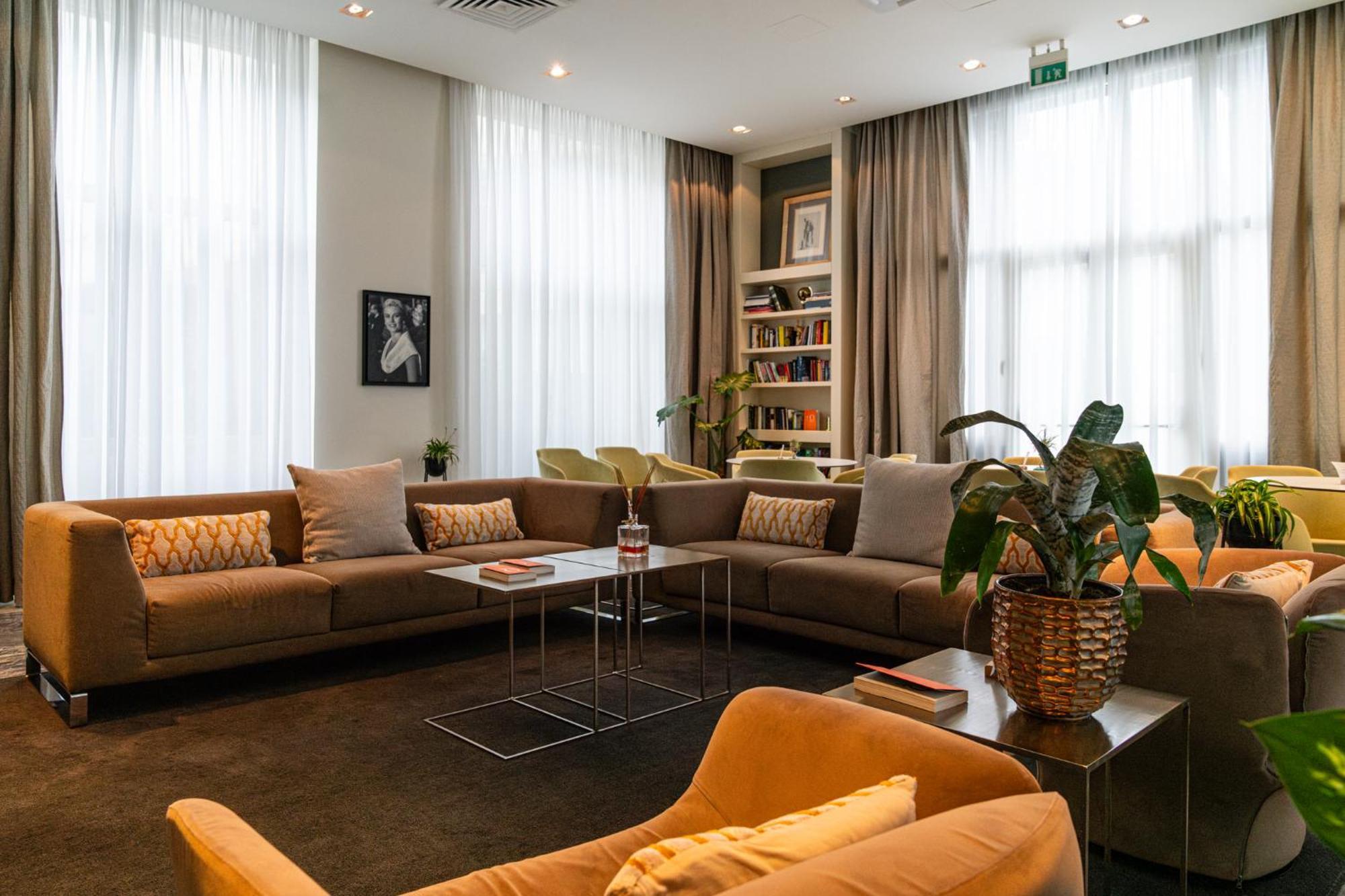 Araba Fenice Hotel Iseo Bagian luar foto
