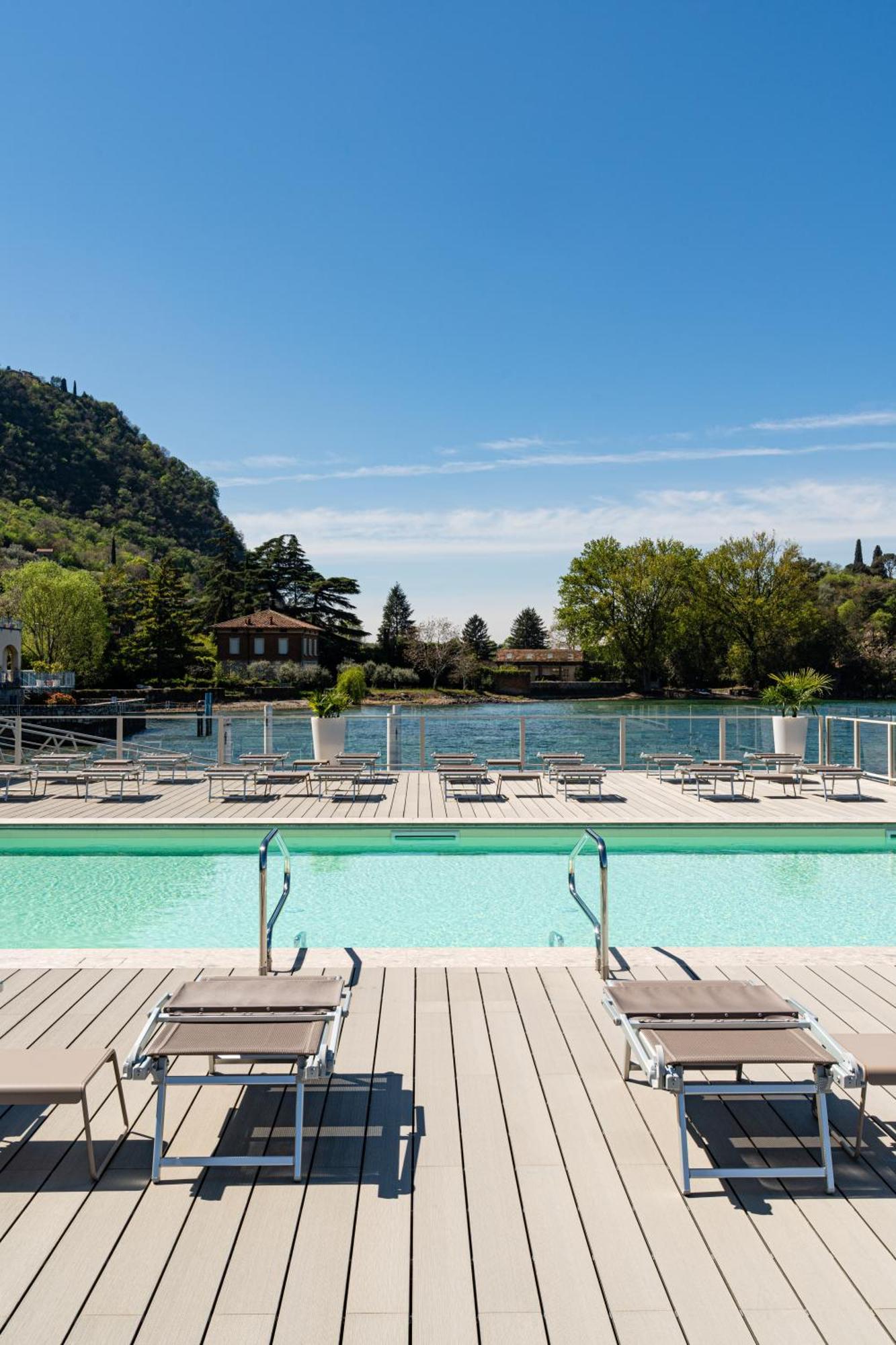 Araba Fenice Hotel Iseo Bagian luar foto