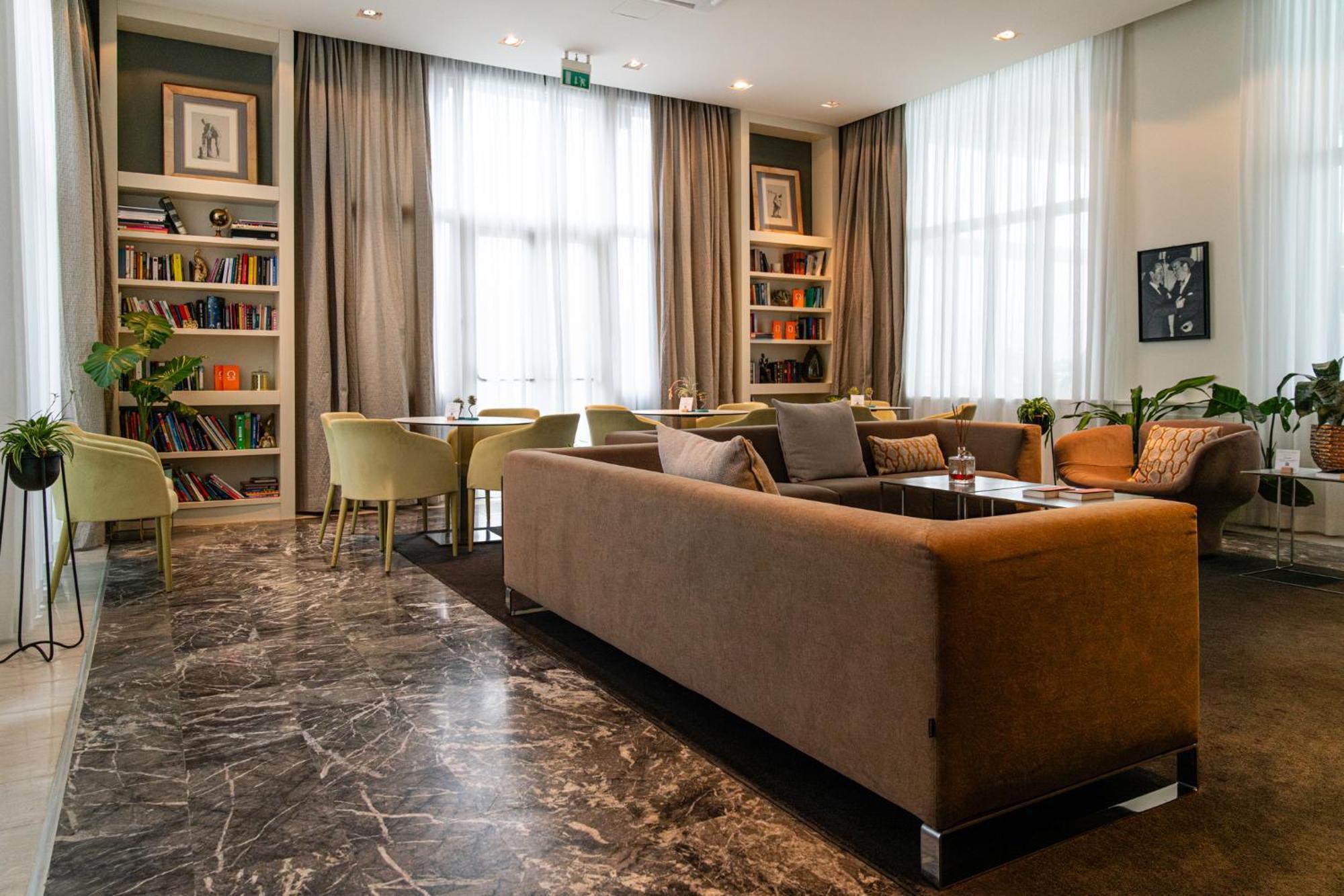 Araba Fenice Hotel Iseo Bagian luar foto