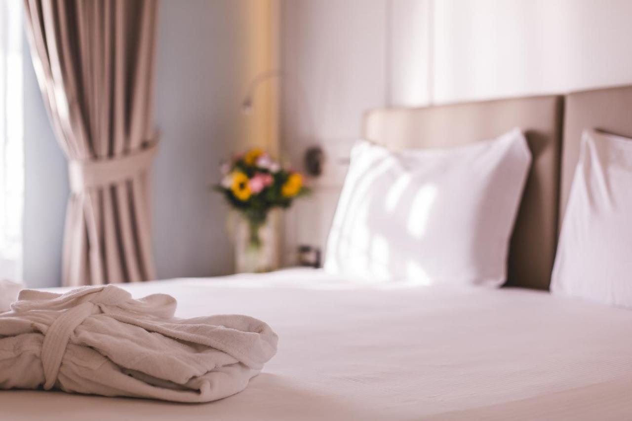 Araba Fenice Hotel Iseo Bagian luar foto